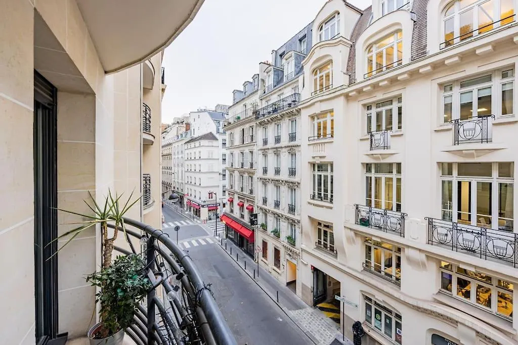 Grand Et Central, 8E Pres Elysee Párizs